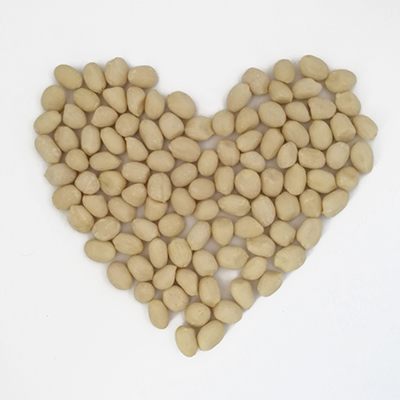 Blanched peanut kernels