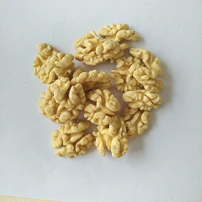 Blanched walnut kernels