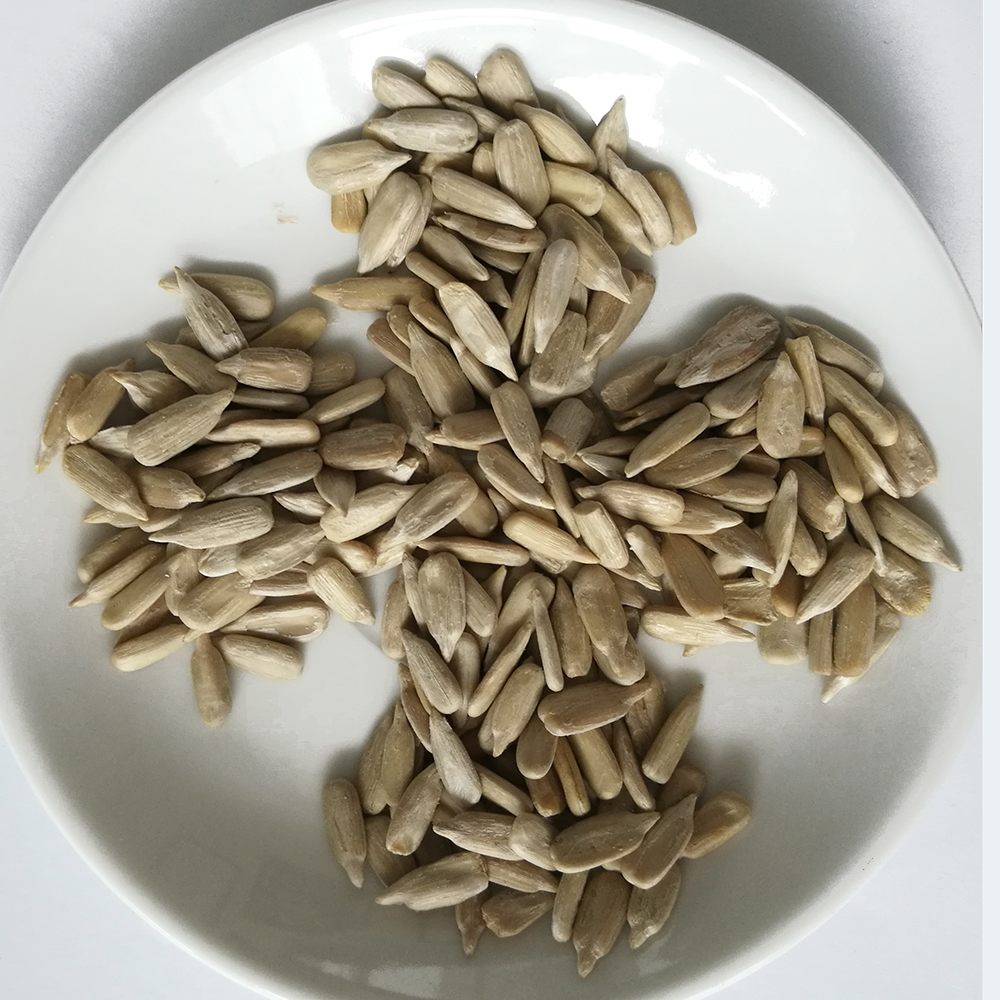 Confectionary grade sunflower kernels